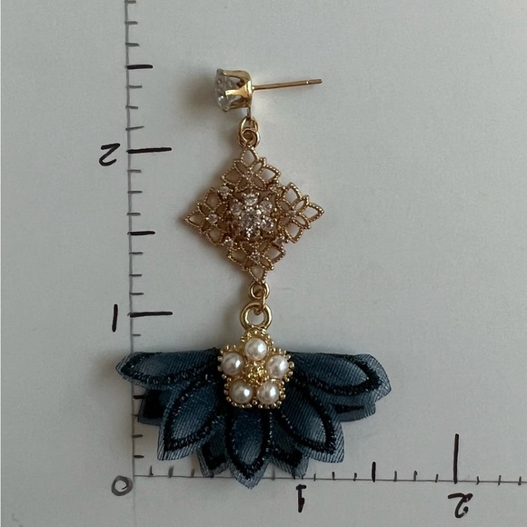 Elegant Flirty Flower-Inspired Dangle Earrings -Mixed Material Stylish Feminine - Picture 12 of 13